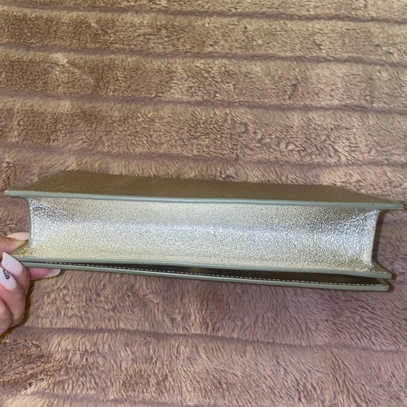 Saint Laurent
Monogram Kate Metallic Grain De Poudre Classic Clutch - Picture 4 of 6